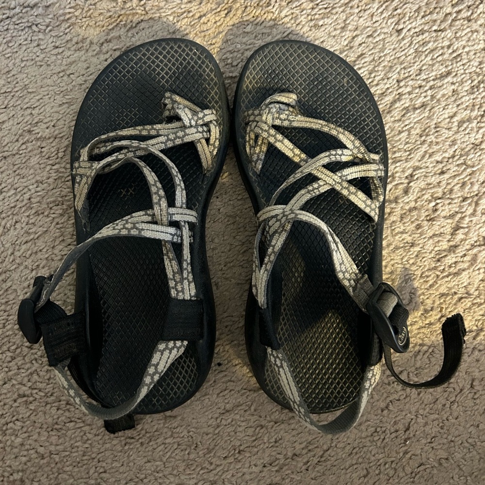 Chacos womans 7, needs a good scrub